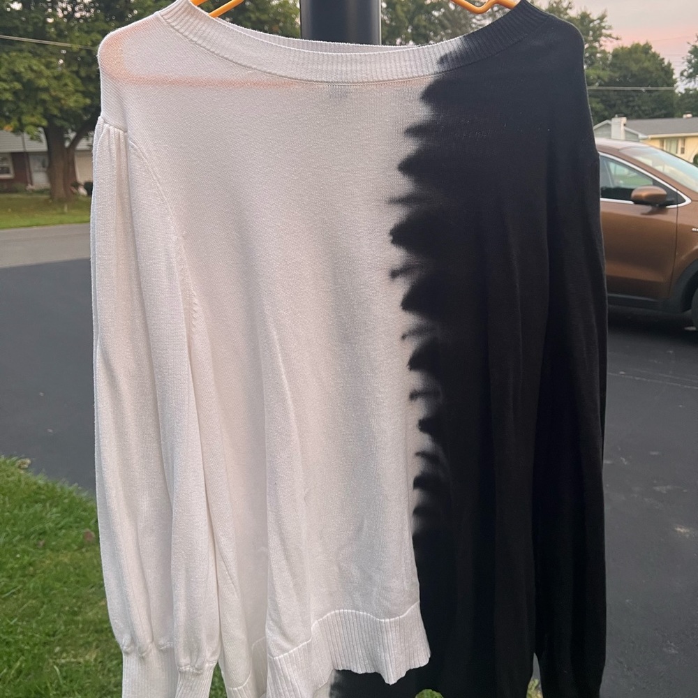 NWOT Vera Wang Sweater